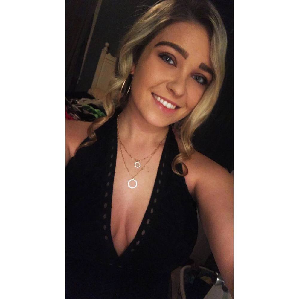 Meet your Posher, Makayla